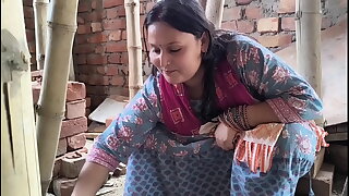 Women labour fuck with labour contractor of earning whistles money