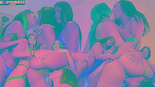 Blue sexmad lesbians kissing and licking pussy