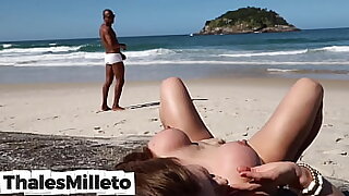 Levei a gostosa para uma praia deserta ficou tatildeo louca de prazer que acabou sedendo o cuzinho pra eu meter