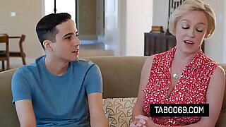 Busty stepmom Dee Williams have copulation involving their way stepson to settle quickly in the new family