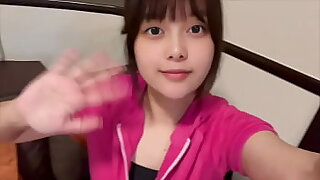 声がうるうるして可愛い声の女子大生の自撮りオナニー。