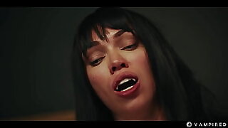 Octokuro Cosplays Vampirella  Horny Lesbian Vampire with Burly Tits Mesmerizes Sata Jones Into Hardcore Sex