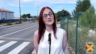 Lavyana rouquine coquine poutreacutee comme jamais pour sa premiegravere