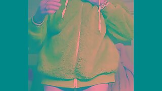 Oma neukt harige kut met dildo