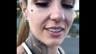 Vi uma Prostituta fazendo ponto na rua pedi pra ela fazer um boquete ela cobro 10 ela quis me levar pro beco ! Público