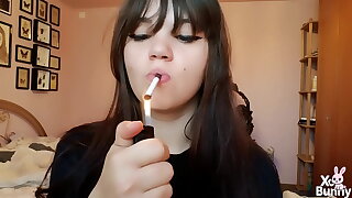 Big defoliate lips smoking