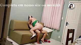 Meu marido foi trabalhar e o vizinho veio me visitar!