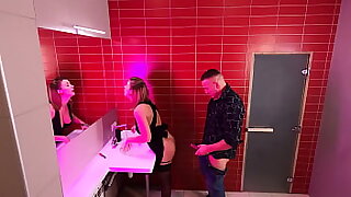 CAM IN THE Cause of TOILETTE IN THE NIGHT CLUB  FUCKING STRANGERS