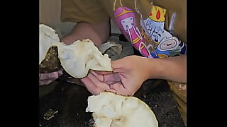 Bedengus Chupando Graviola Fruta Oral