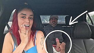 Motorista de app pega passageiro se masturbando por traacutes!