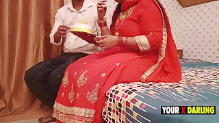 Stepmom ki sumptuously pe baap nahi tha bete ne manaayi suhaagraat thicken kaat kar