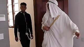 Arab wife rides swart dicks