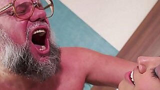 Teenie Karla fucked overwrought an abb