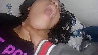 BRINCANDO OM A BUCETA DA GOSTOSA GORDINHA USANDO VIBRADORES DEIXEI A BUCETAtildeO GULOSO MOLHADINHO